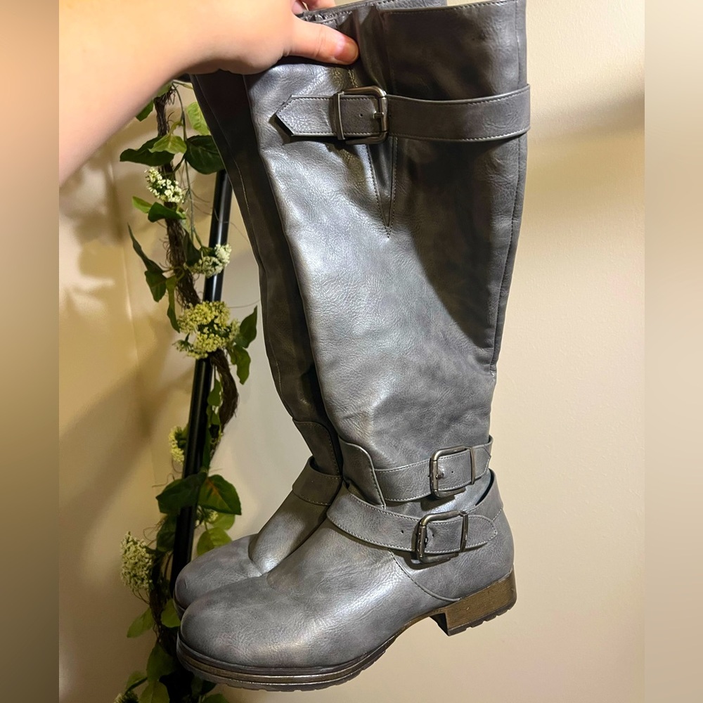 Gray riding boots, worn a few times, In great condition!